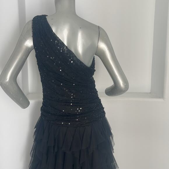Tadashi Shoji One Shoulder Sequin Mesh Tiered Black Gown Size 6 - Picture 14 of 15